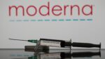 Moderna loses lower than anticipated as Covid vaccine gross sales beat estimates, price cuts take maintain