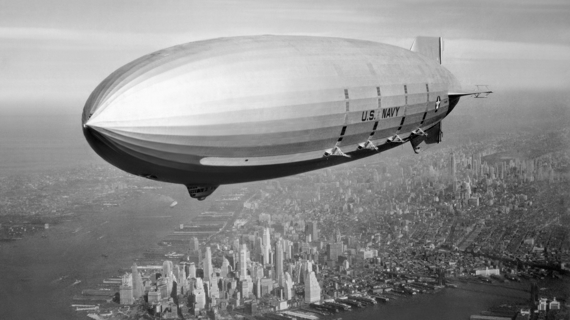A U.S. army airship flying over New York City in 1933.