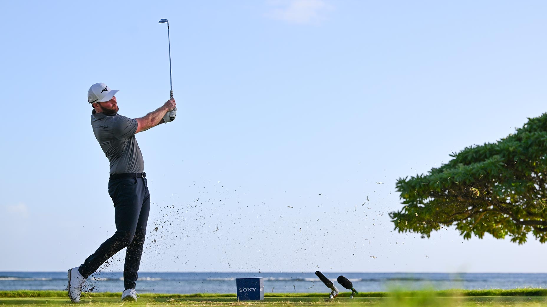 grayson murray swings club in front of ocean at Sony Open