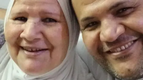 BBC Egyptian woman Effendiya, who died in Mecca in heat-related circumstances while on Hajj, pictured with her son Tariq