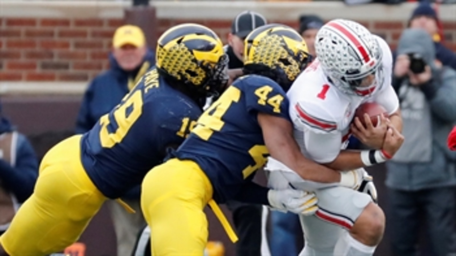 Justin Fields returns from injury to throw a 30-yard strike to Garrett Wilson