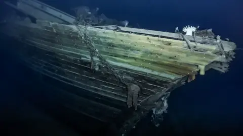 FMHT/National Geographic The bow of the sunken Endurance ship