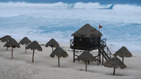 Reuters Closed tourist beach in Mexico