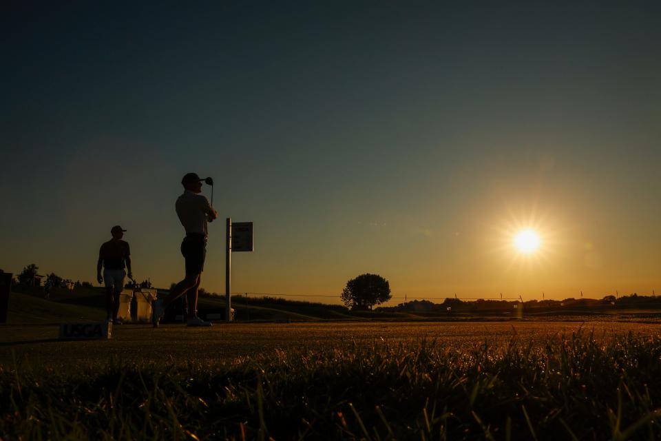 Gunnar Broin plays his tee shot on the 10th hole during the second round of stroke play of the 2024 U.S. Amateur at Chaska Town Course in Chaska, Minn. on Tuesday, Aug. 13, 2024. (Chris Keane/USGA)