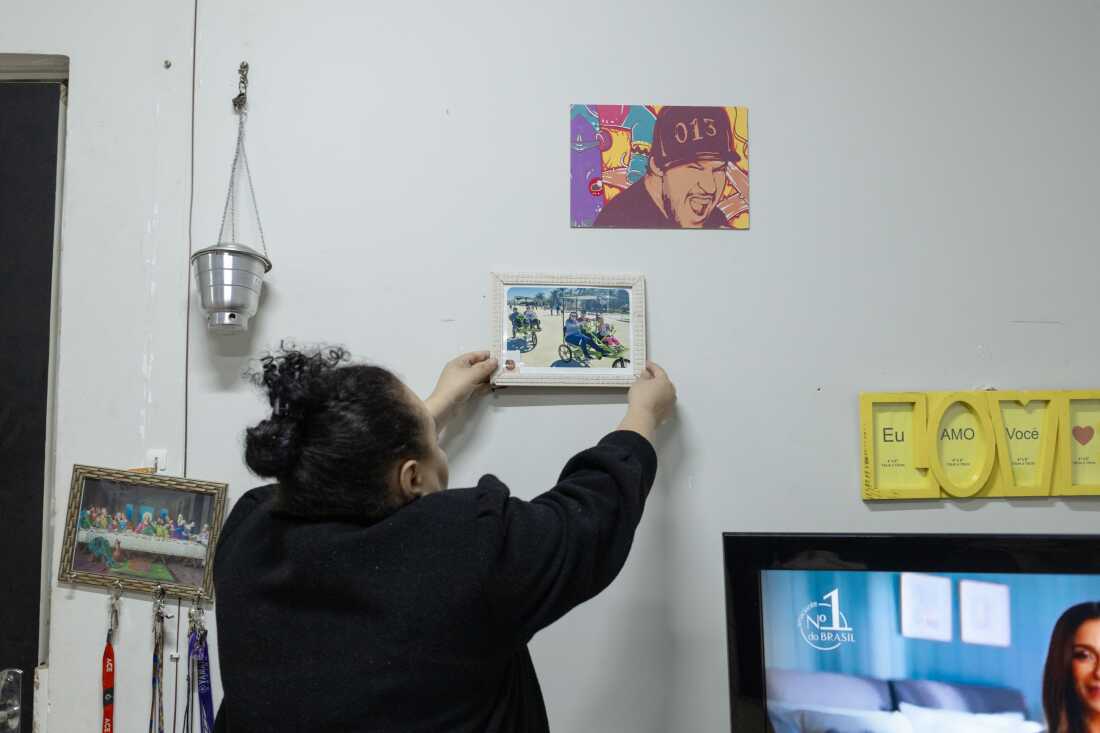 SÃO PAULO, SP, BRAZIL - AUG 13, 2024: Érica Lacerda de Souza hangs on the wall of her house the only picture she has of her family, from a walk they took in Villa Lobos Park in the city's upscale area. All the other pictures she had of her family were lost with the constant house moves. 