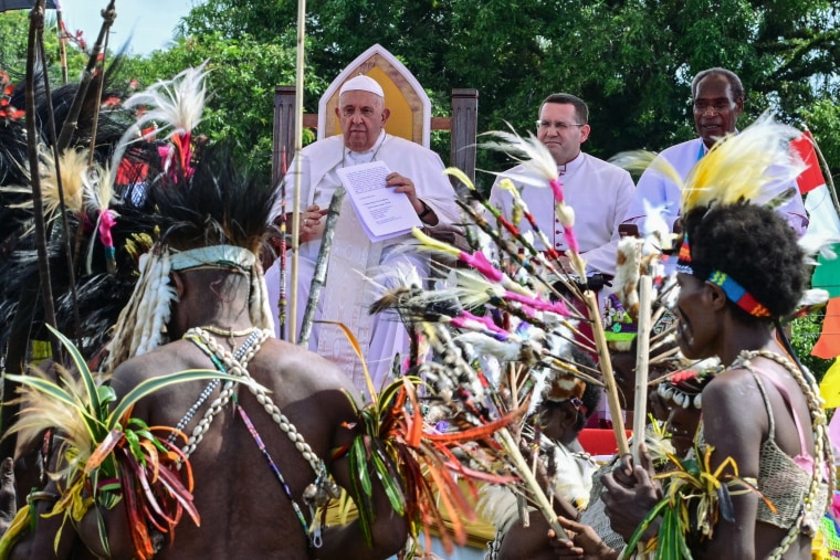 Image: PNG-VATICAN-POPE-RELIGION