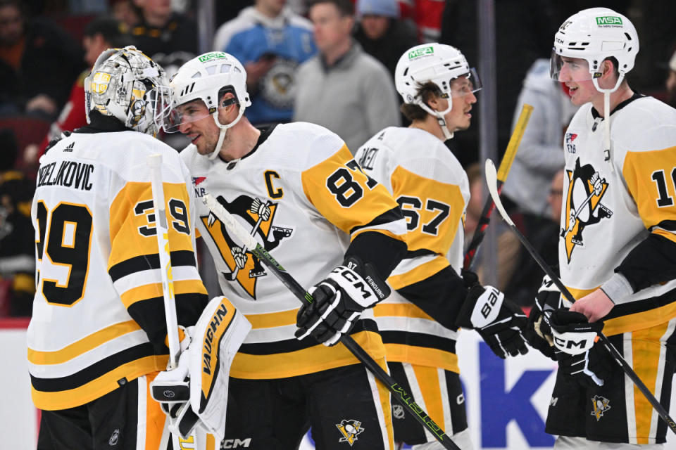 Sidney Crosby and Alex Nedeljkovic © Jamie Sabau