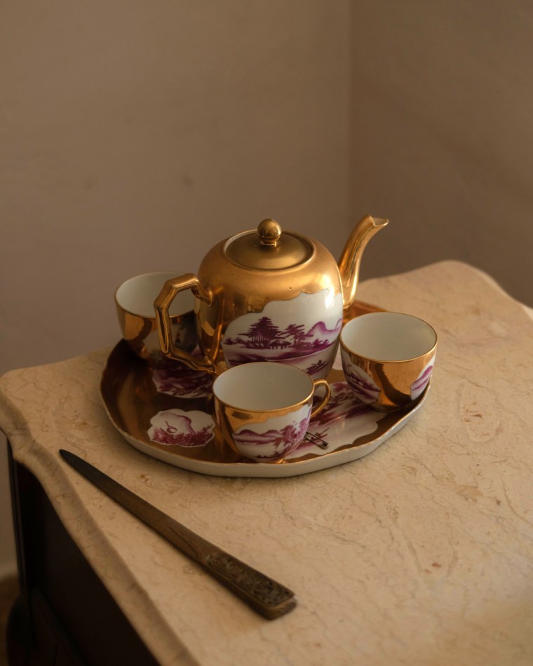 A tea set from the Coronado home.