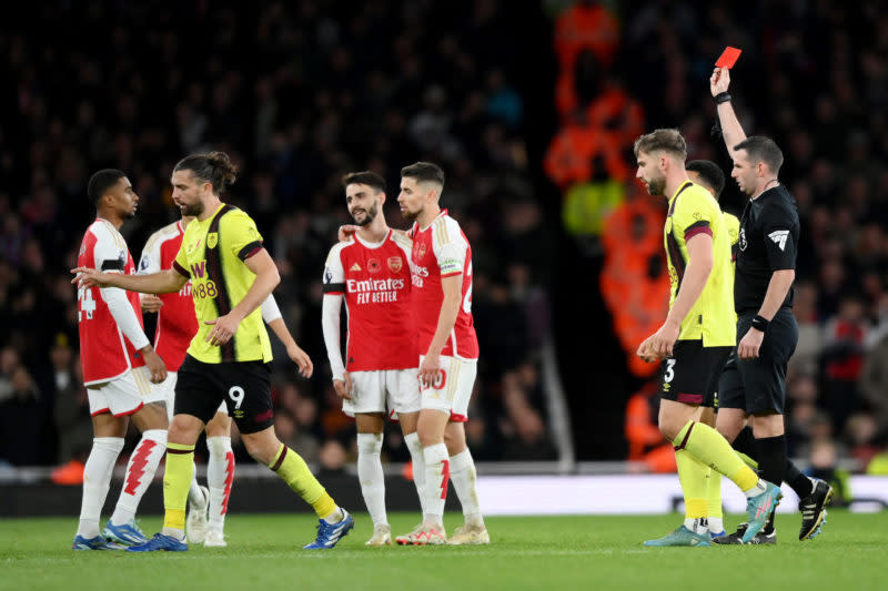 LONDON, ENGLAND - NOVEMBER 11: Referee Michael Oliver shows a red card to Fabio Vieira of Arsenal after foul on Josh Brownhill of Burnley during the Premier League match between Arsenal FC and Burnley FC at Emirates Stadium on November 11, 2023 in London, England. (Photo by Justin Setterfield/Getty Images)