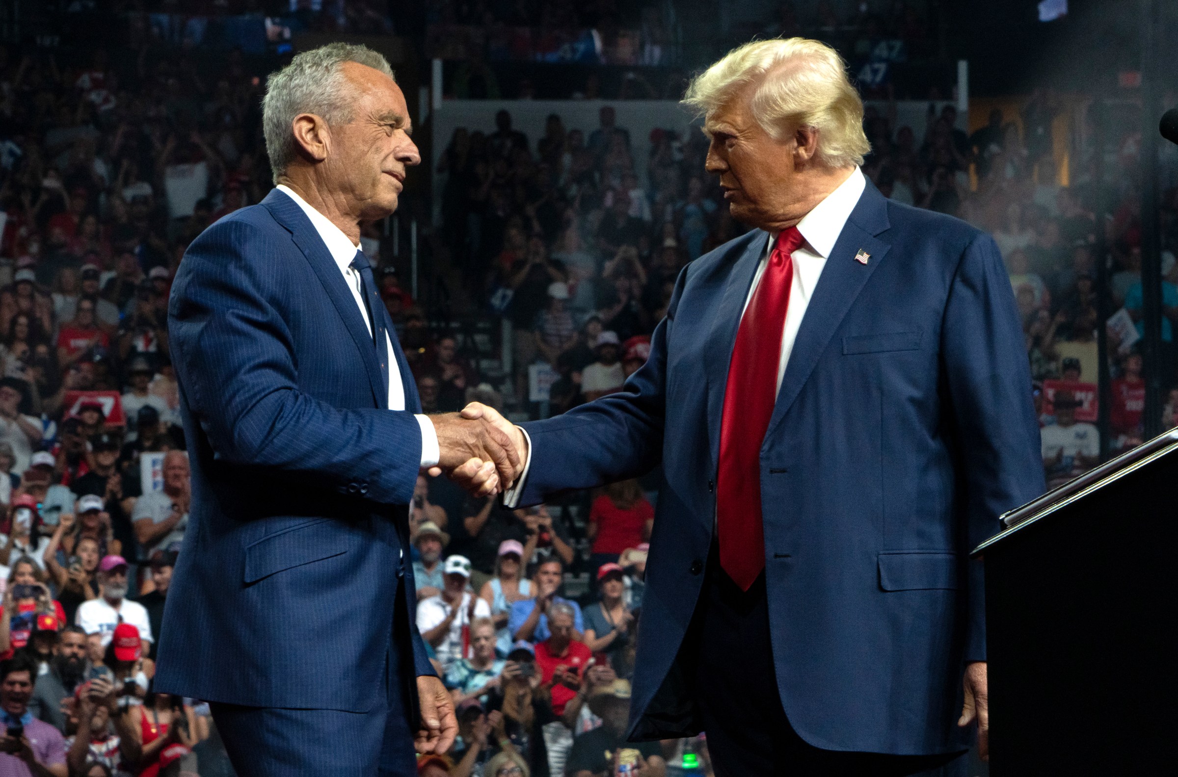 RFK Jr shaking hands with Donald Trump.