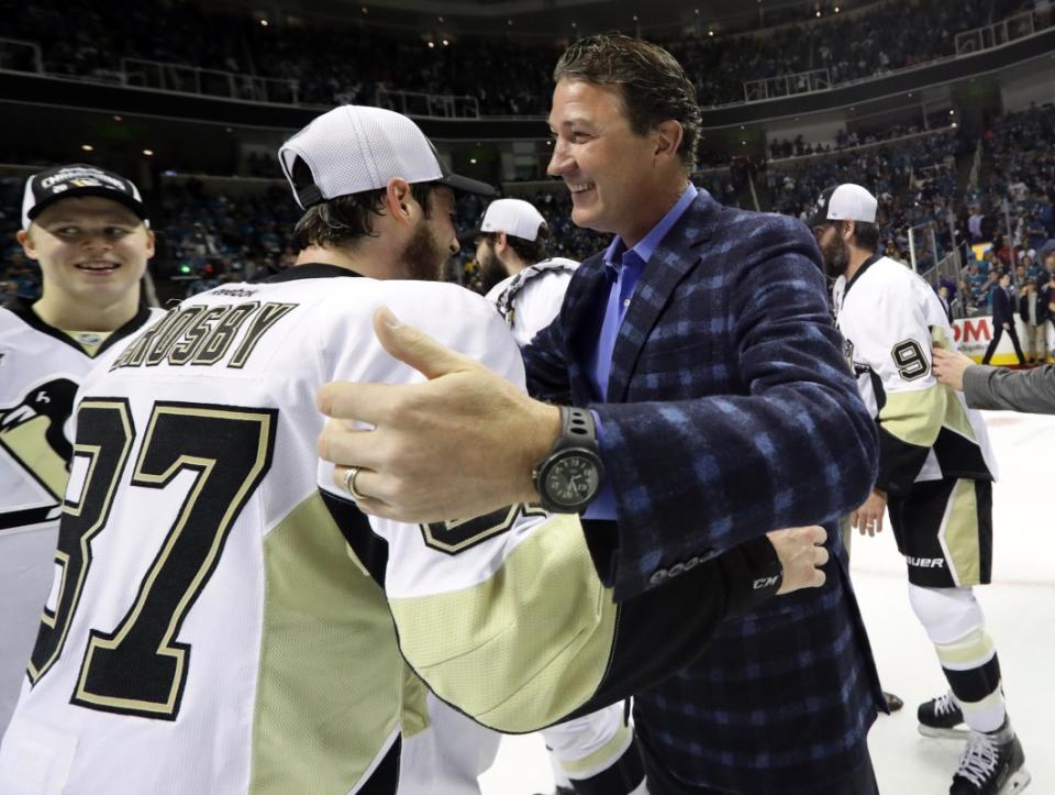 Sidney Crosby and Mario Lemieux. © Pool Photo-USA TODAY Sports