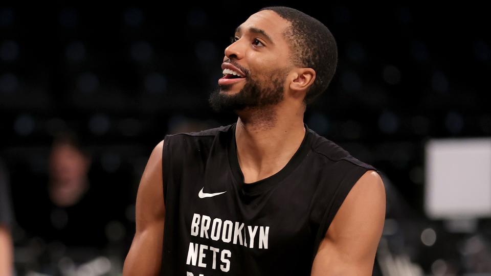 Brooklyn Nets forward Mikal Bridges (1) warms up before a game against the Phoenix Suns at Barclays Center