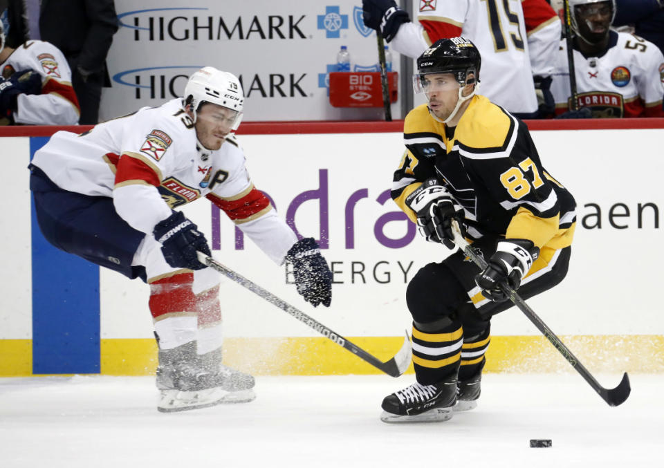 Matthew Tkachuk and Sidney Crosby. © Charles LeClaire