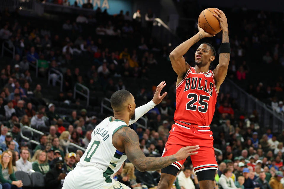 MILWAUKEE, WISCONSIN - OCTOBER 14: Jalen Smith #25 of the Chicago Bulls shoots over Damian Lillard #0 of the Milwaukee Bucks during the first half of a preseasongame at Fiserv Forum on October 14, 2024 in Milwaukee, Wisconsin. NOTE TO USER: User expressly acknowledges and agrees that, by downloading and or using this photograph, User is consenting to the terms and conditions of the Getty Images License Agreement. (Photo by Stacy Revere/Getty Images)