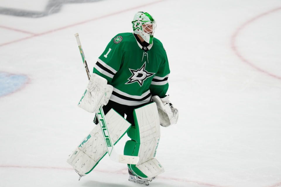 Oct 13, 2024; Dallas, Texas, USA; Dallas Stars goaltender Casey DeSmith (1) in action against the Seattle Kraken during the third period at American Airlines Center. Mandatory Credit: Chris Jones-Imagn Images